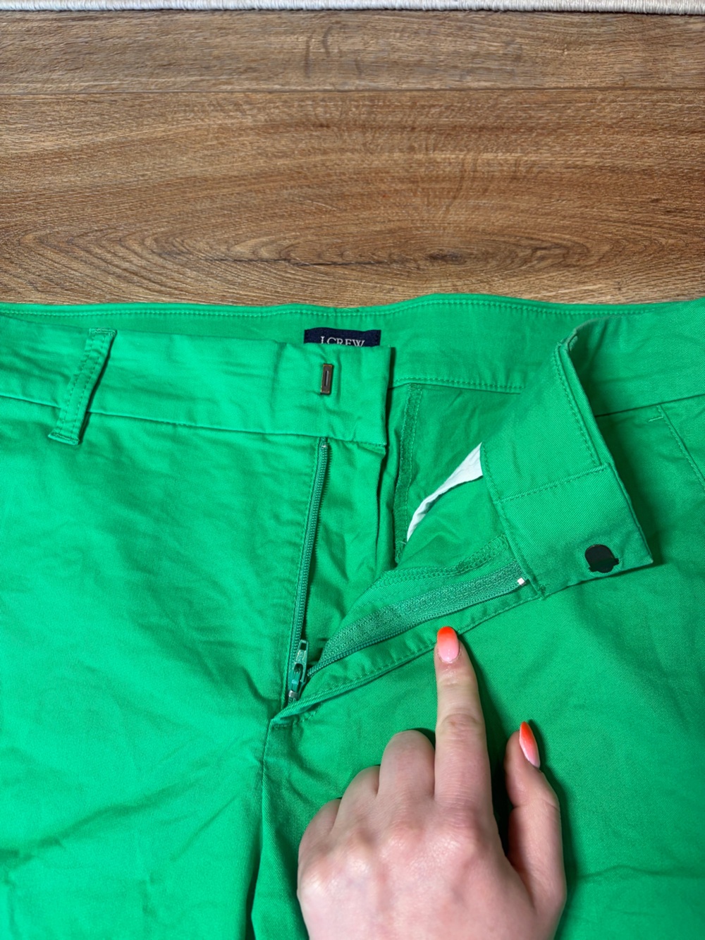J.Crew women's classic mid-rise stretch vibrant green preppy sailor chino shorts - Picture 5 of 7